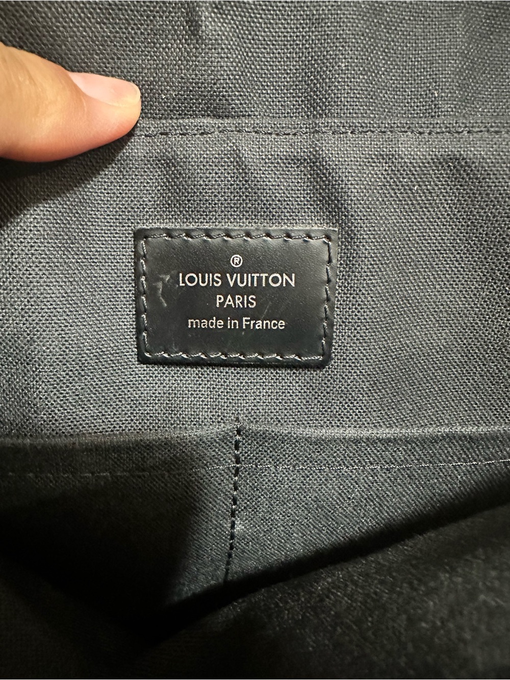 Louis Vuitton Damier Graphite Crossbody Messenger in Black and Gray WORN ONCE - Picture 3 of 8